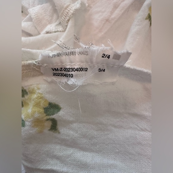 Women’s Vero Moda Lemon Mini Skirt, size medium - Picture 6 of 6